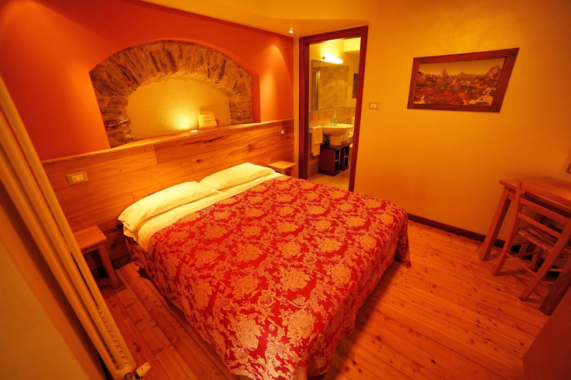 Pensione Albergo Diffuso Ceaglio Valle Maira Marmora Luaran gambar